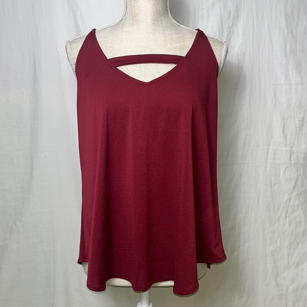 Flowy Cut-Out V-Neck Tank Top
DAYTRIP